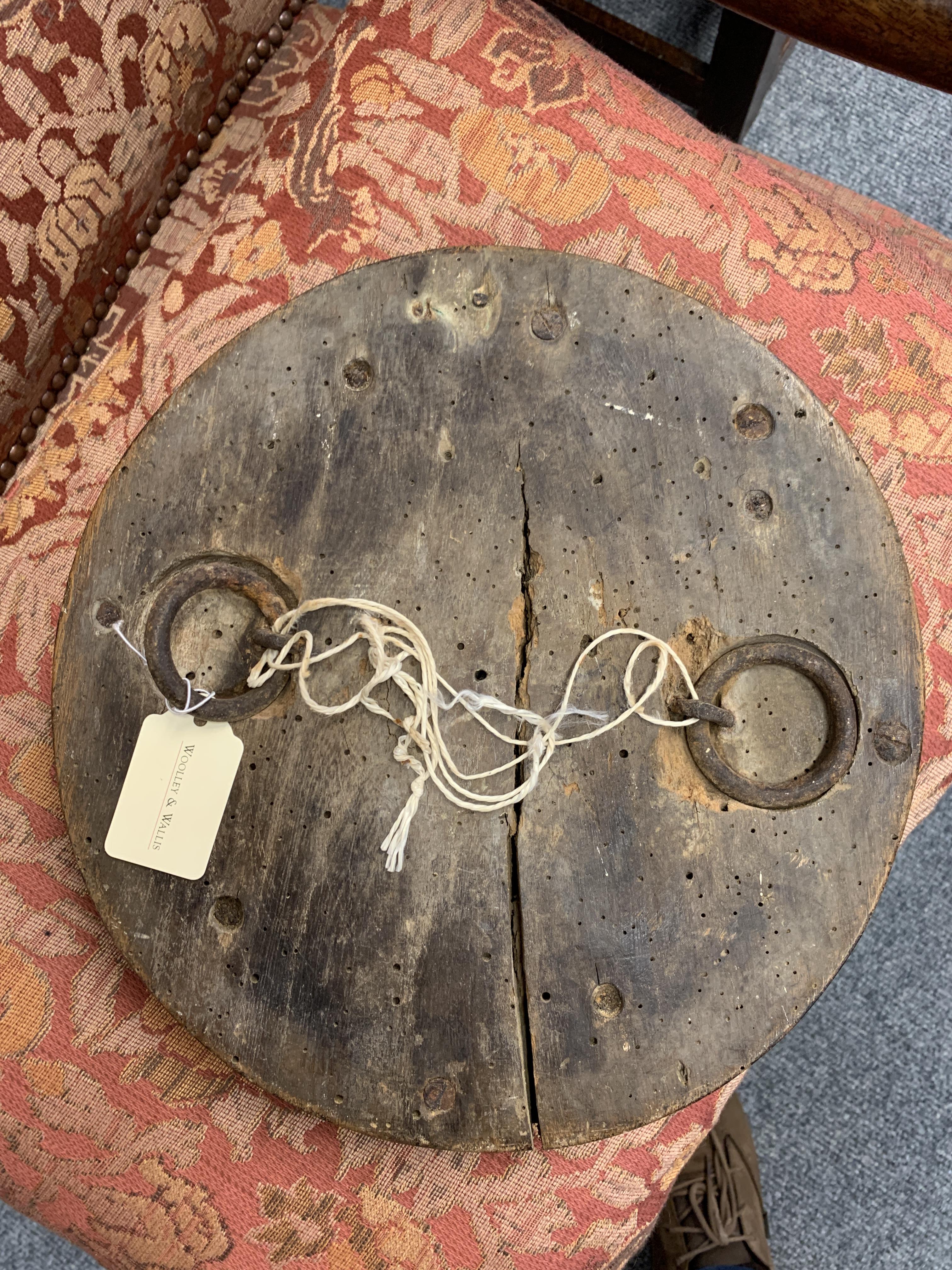 A TREEN CONFECTIONERY MOULD MID-19TH CENTURY intaglio relief carved with the Royal Coat of Arms, the - Image 9 of 10