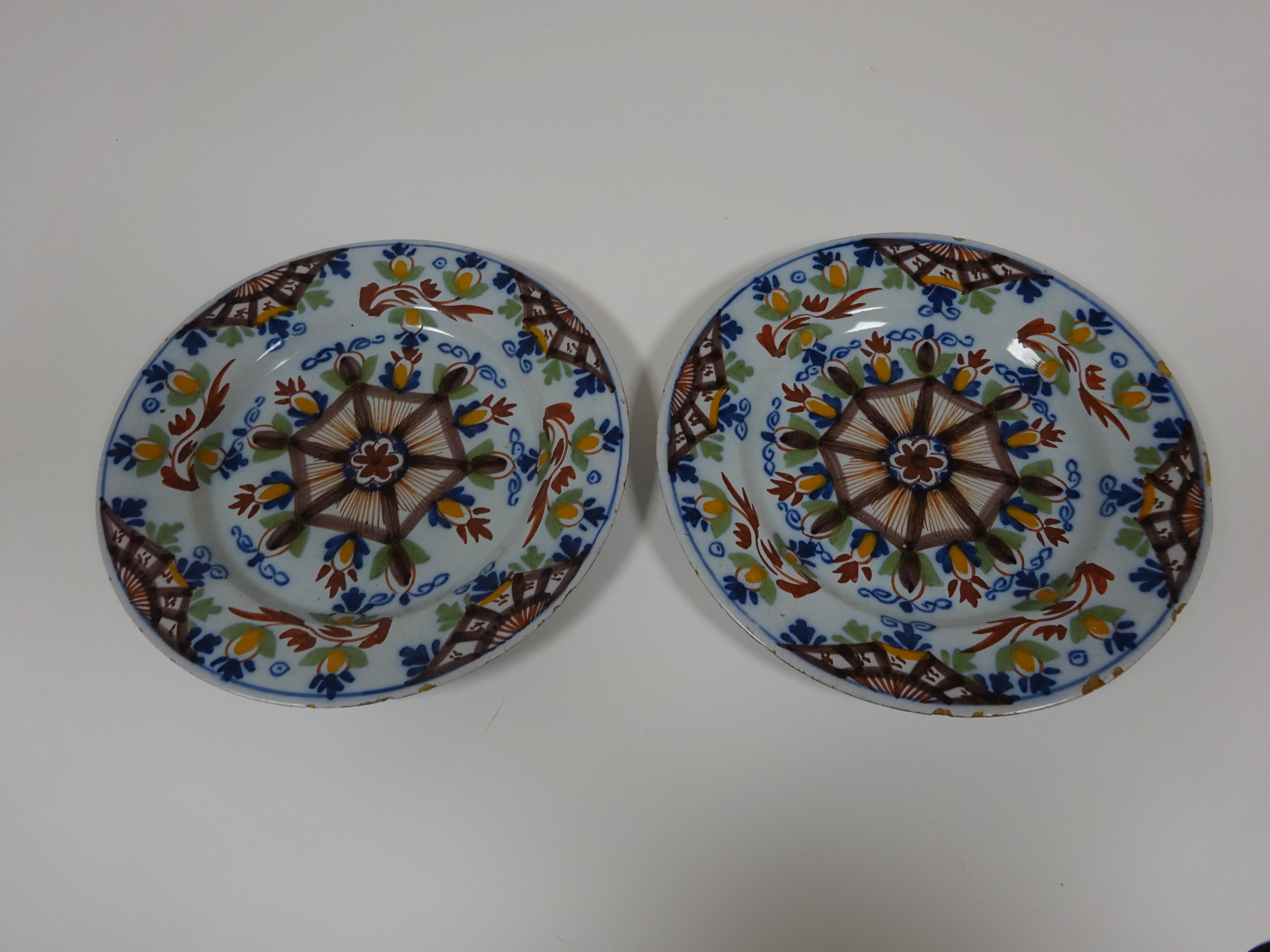 A PAIR OF DELFTWARE POTTERY PLATES PROBABLY LAMBETH, LATE 18TH CENTURY each polychrome decorated - Image 2 of 15