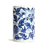 A CHINESE BLUE AND WHITE PORCELAIN CYLINDRICAL BRUSHPOT LATE 19TH / EARLY 20TH CENTURY painted