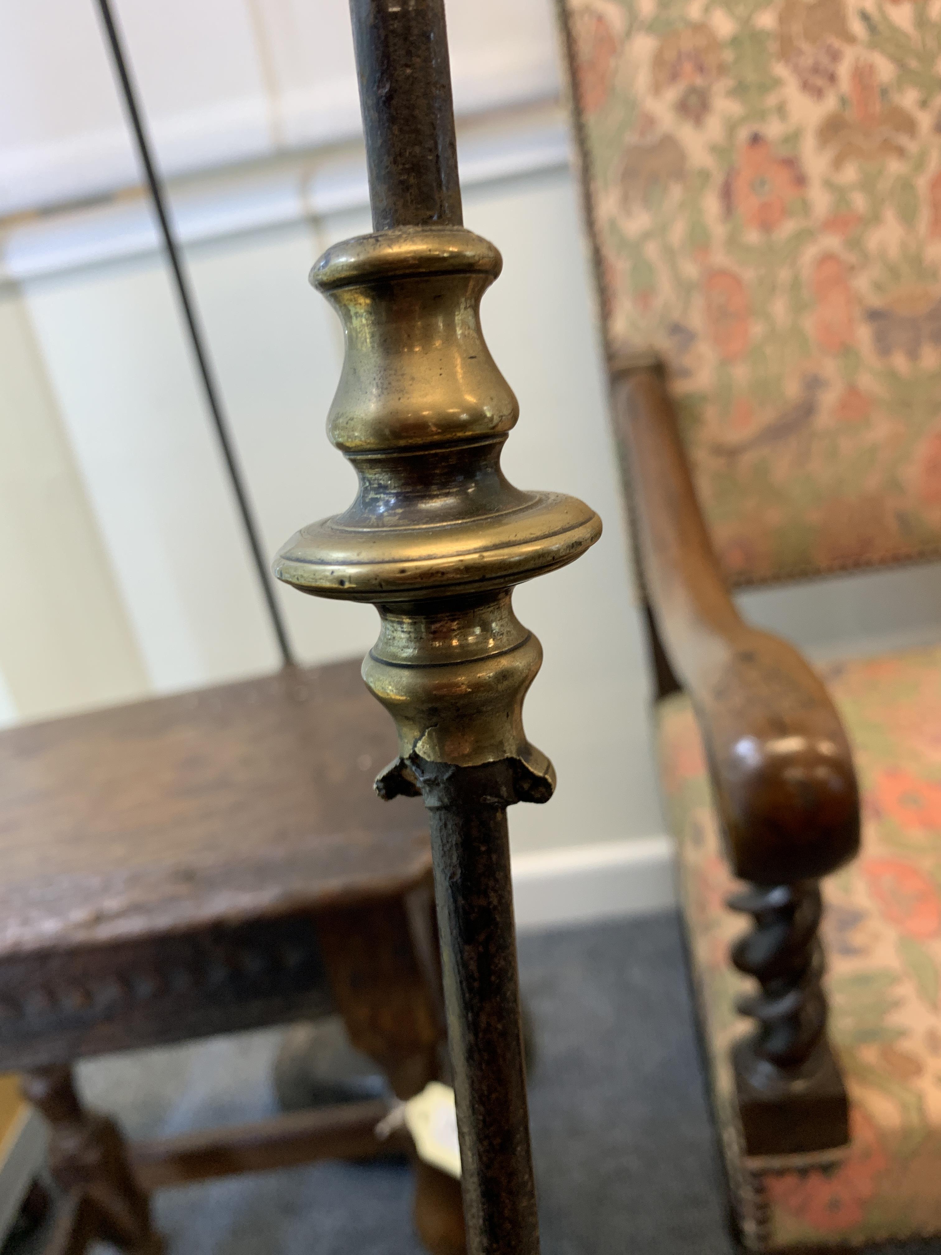 A WROUGHT IRON AND BRASS MOUNTED STANDING CANDLE HOLDER 18TH CENTURY with a turned acorn finial - Image 6 of 15