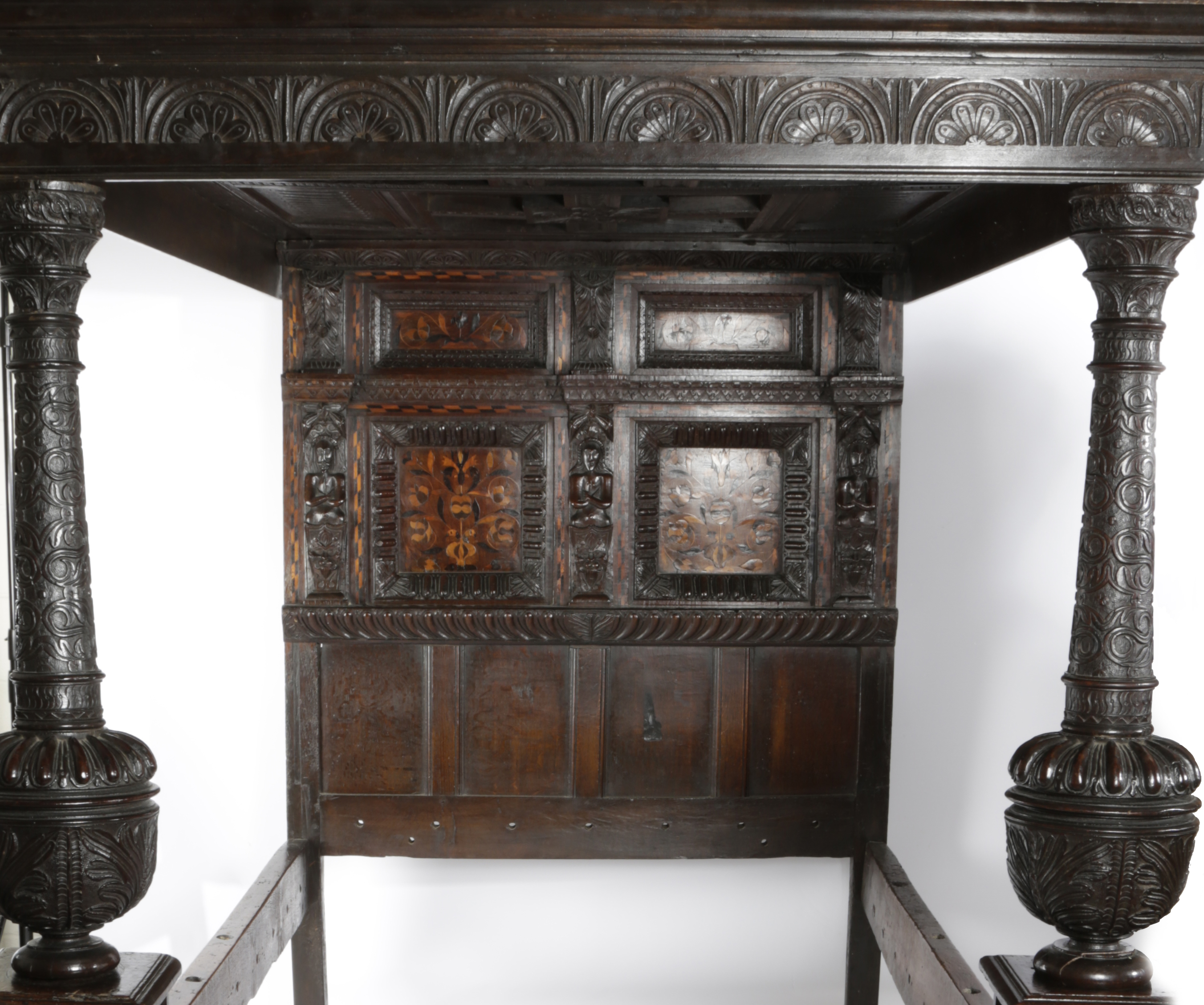 AN ELIZABETH I OAK TESTER BED C.1580 AND LATER the panelled headboard inlaid with holly and bog - Image 5 of 5