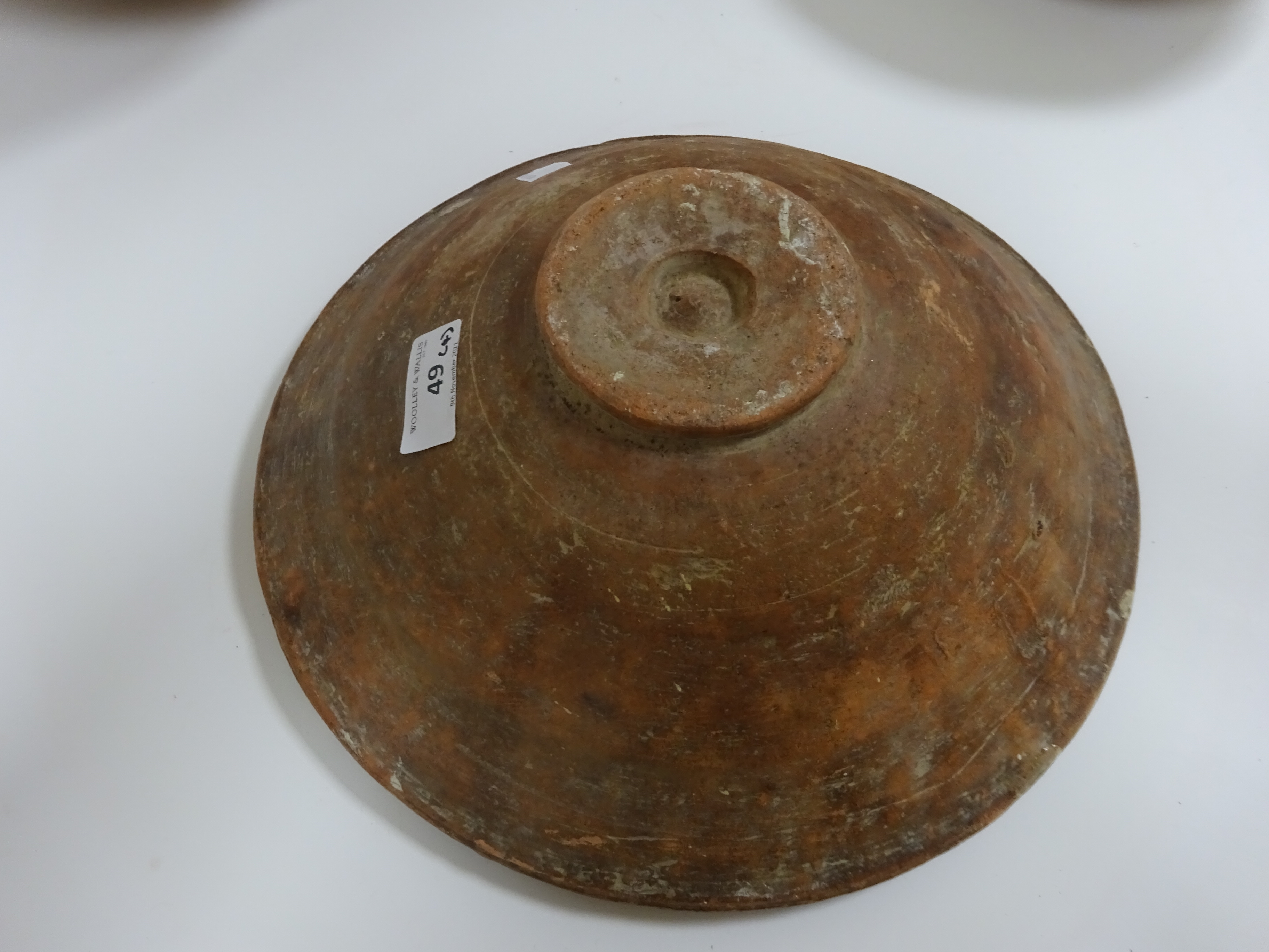 THREE SPANISH TIN-GLAZED POTTERY BOWLS 19TH / 20TH CENTURY each painted with flowers and a smaller - Image 3 of 13