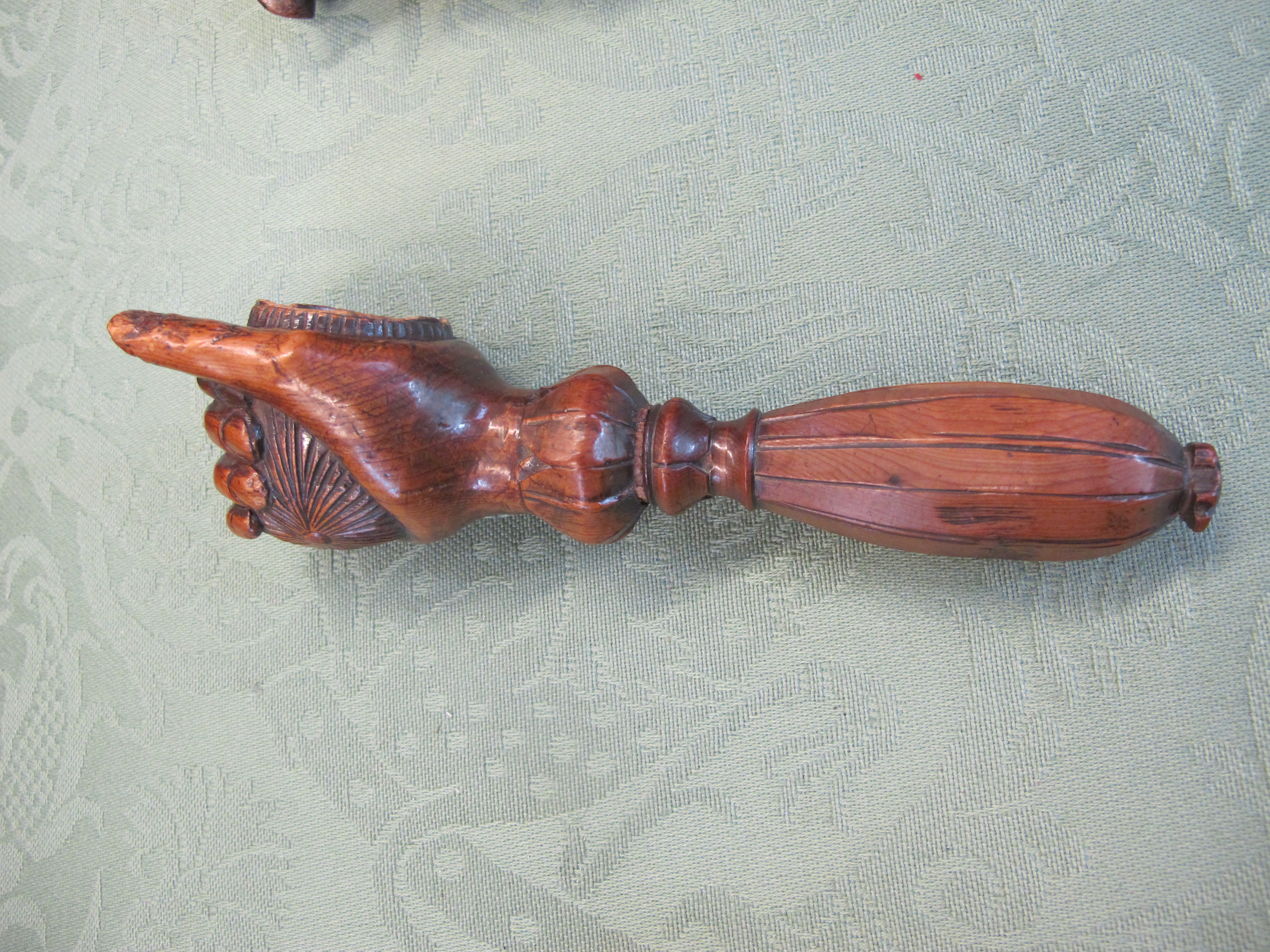 A SWISS TREEN NOVELTY NUTCRACKER 19TH CENTURY in the form of a hand holding a walnut, with a screw - Image 9 of 9