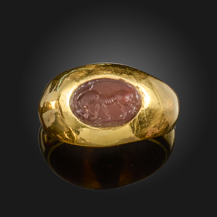 A Sassanian intaglio-set gold ring, the carnelian intaglio depicting an antelope in aggressive