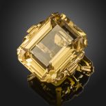 A citrine-set gold ring, the emerald-cut citrine is claw set, with fluted cylindrical shoulders in