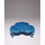 A CHINESE TURQUOISE GLAZED STAND KANGXI 1662-1722 The heart-shaped platform with a moulded edge,