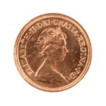 Elizabeth II, gold sovereign, 1981 (S 4204), about as struck.