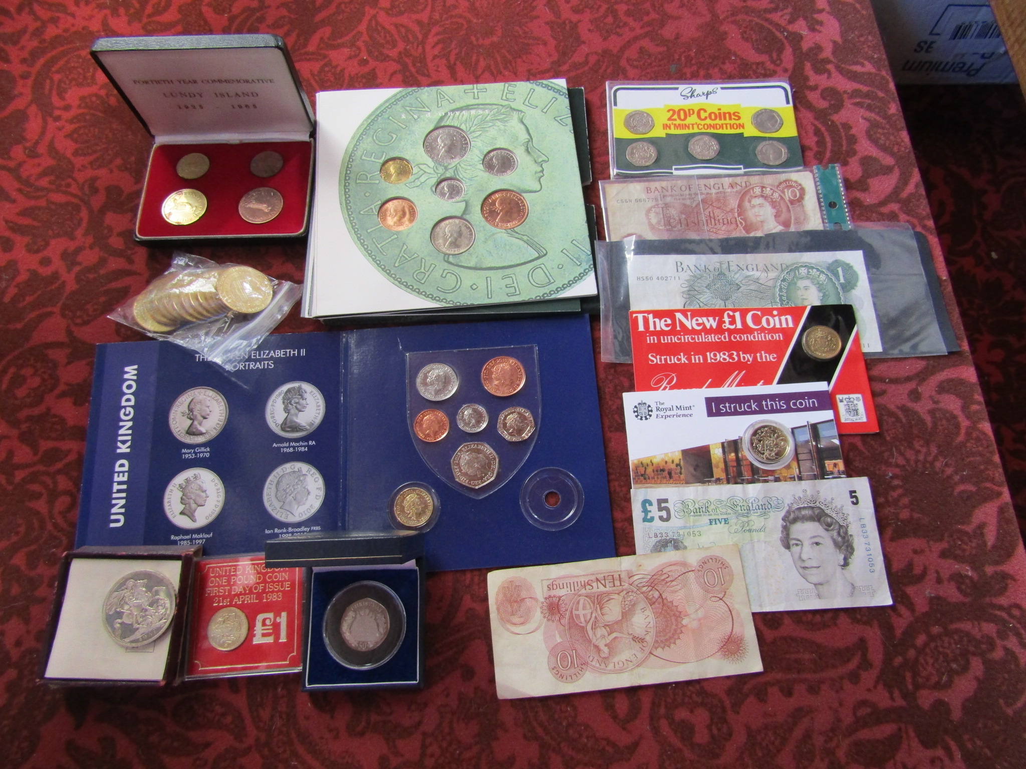 An unsorted collection of English and other coinage, c.20th century with bank notes. presentation