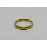 22ct wedding ring, size S/T, 5.2g