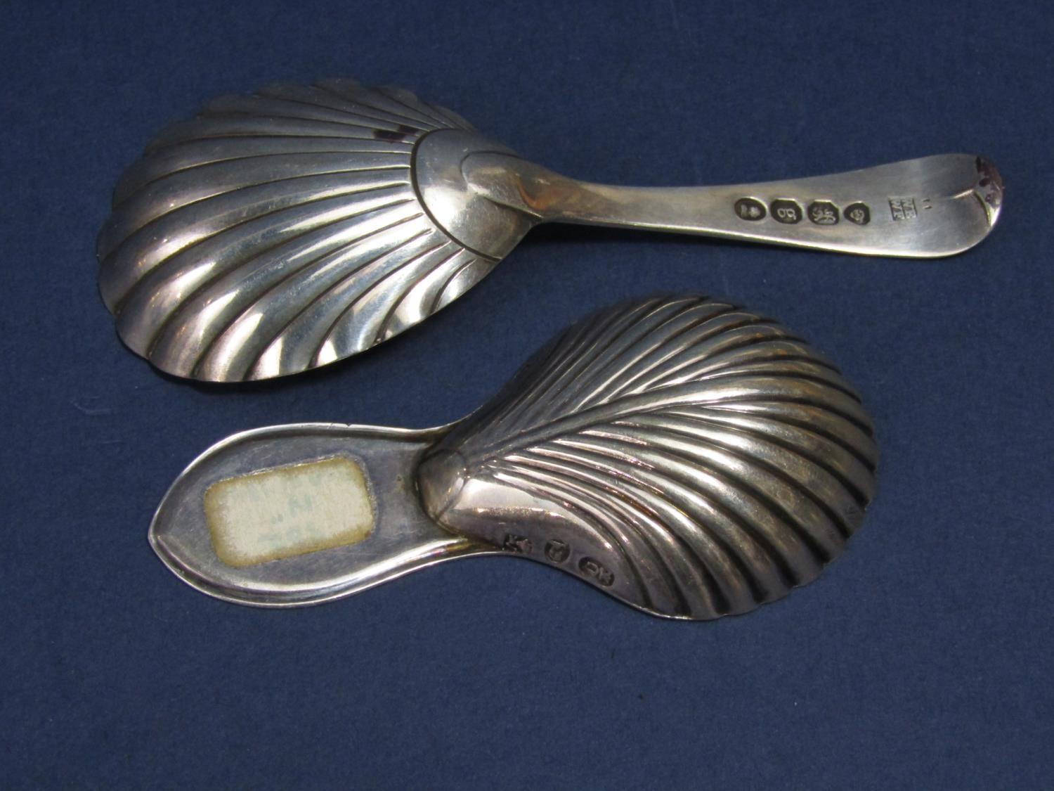 Good George III scallop shell silver caddy spoon, maker Nathaniel Smith & Co, Sheffield 1793, 7cm - Image 2 of 2