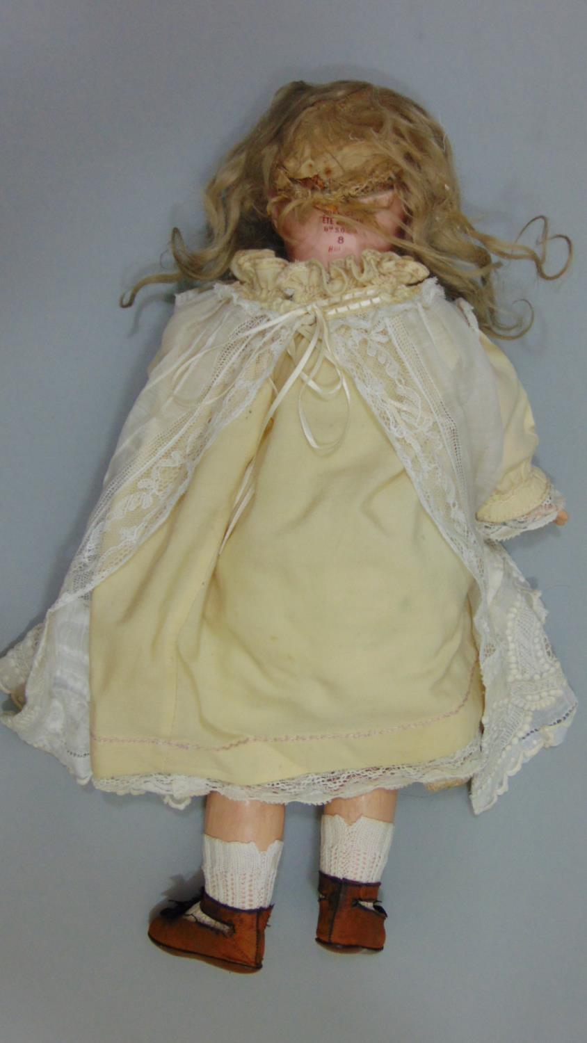 Jumeau bisque socket head doll with jointed composition body, with fixed blue eyes, painted - Image 5 of 7