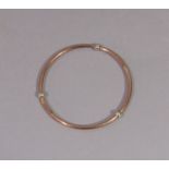 9ct bi-colour bangle, maker 'CD', Sheffield 2004, 18g