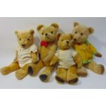 4 good vintage teddy bears, all with with golden fur, jointed body, glass eyes and stitched mouth