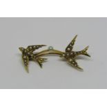 Antique yellow metal seed pearl brooch in the form of two swallows in flight, 4cm wide approx, 3.2g