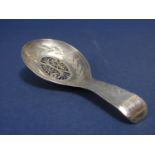 Good quality George III silver caddy spoon, the bowl with central filigree panel, with further