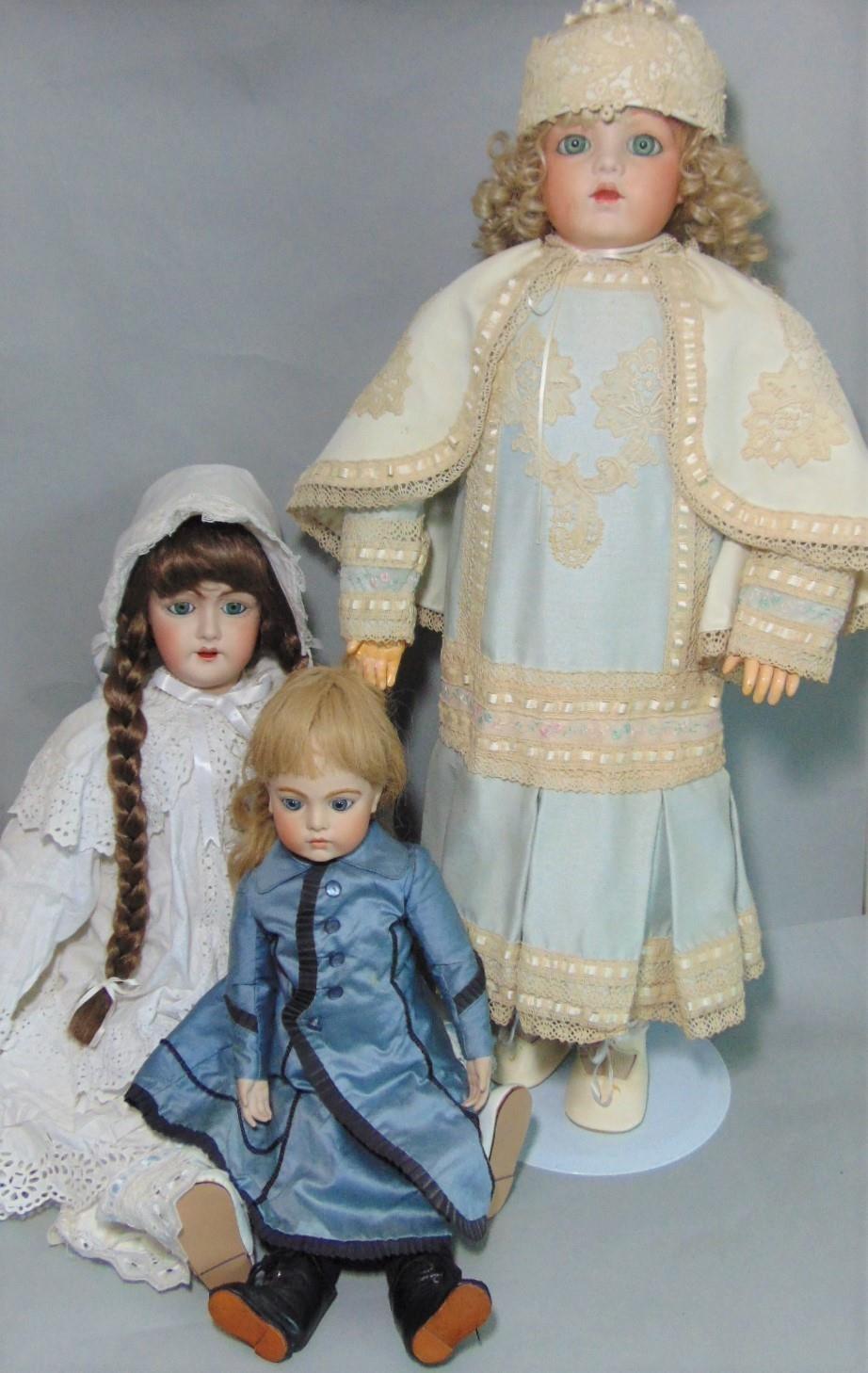 3 English reproduction bisque head dolls in period clothes including 2 tall dolls (75 and 80cm tall)