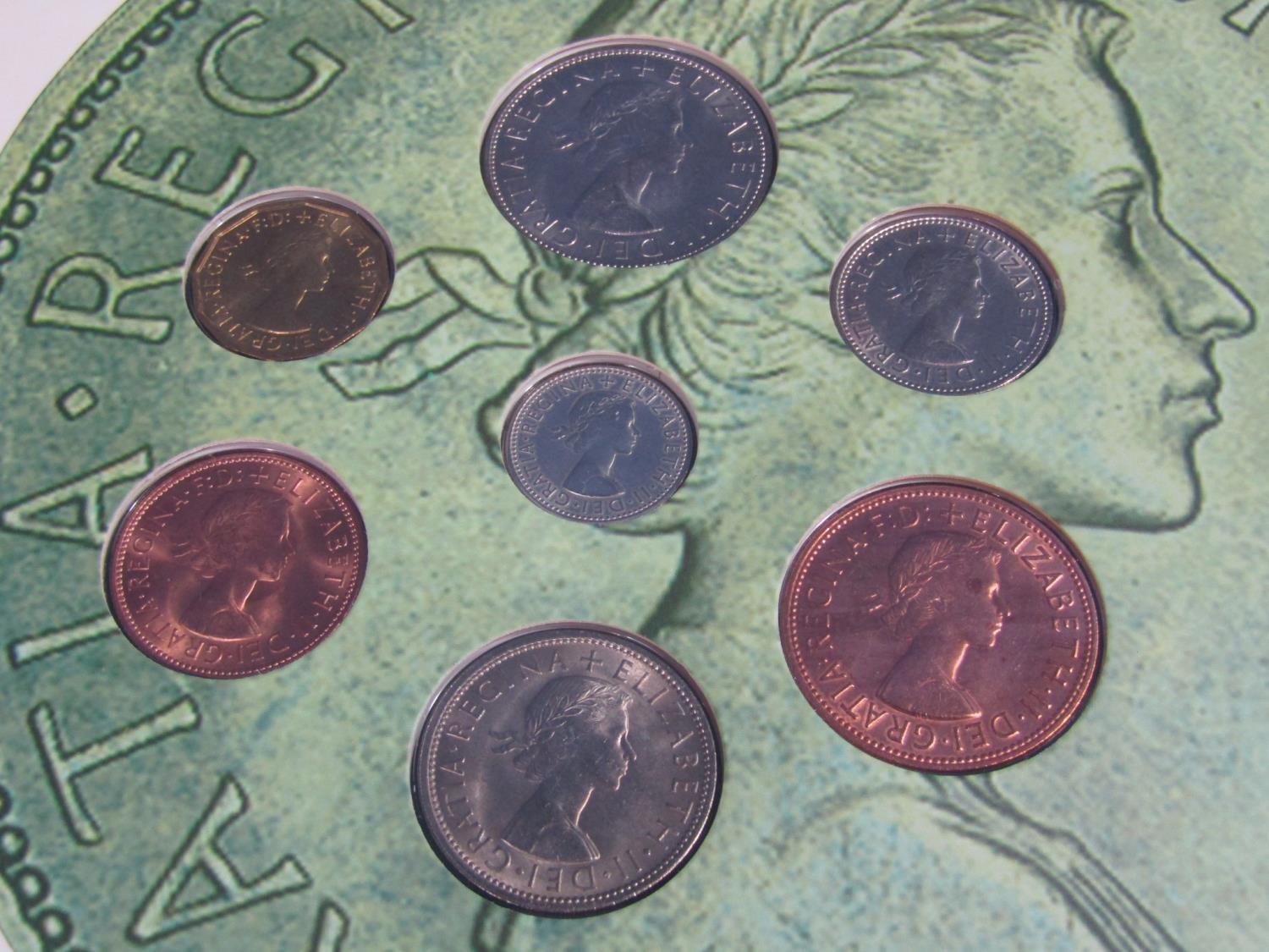 An unsorted collection of English and other coinage, c.20th century with bank notes. presentation - Image 4 of 4