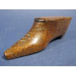 Antique carved oak shoe snuff with brass pin decoration of hearts (possibly Welsh), 9 cm long