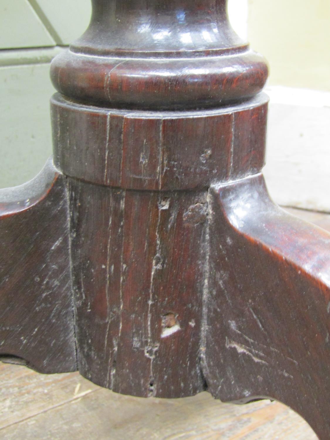 A Georgian oak snap top table on turned pillar and tripod, 83cm diameter - Image 3 of 4