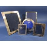 A collection of five easel picture frames to include a tondo example (5)