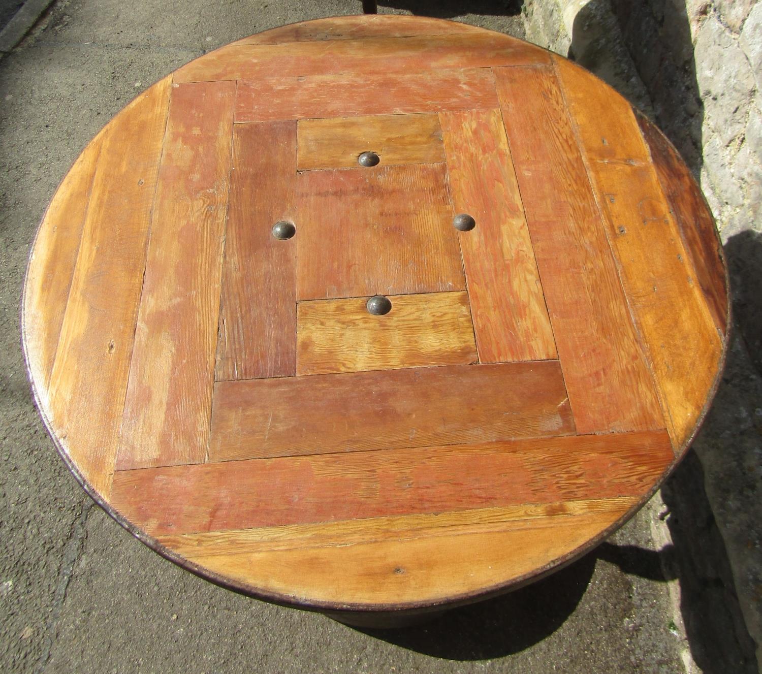 An industrial style steam punk bistro table, the circular pine segmented top with iron rim, raised - Image 3 of 3