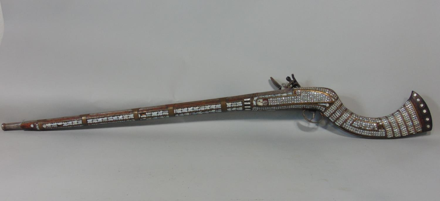 19th century ottoman flintlock musket, heavily overlaid with mother of pearl, with further brass - Image 5 of 5