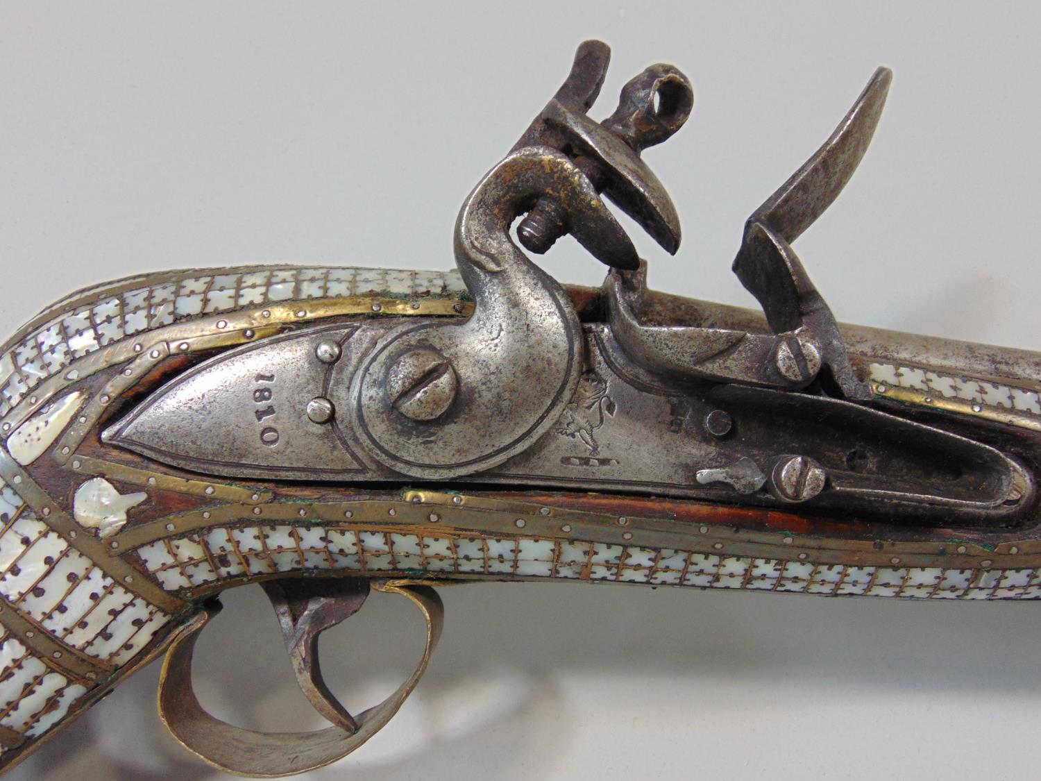 19th century ottoman flintlock musket, heavily overlaid with mother of pearl, with further brass - Image 2 of 5