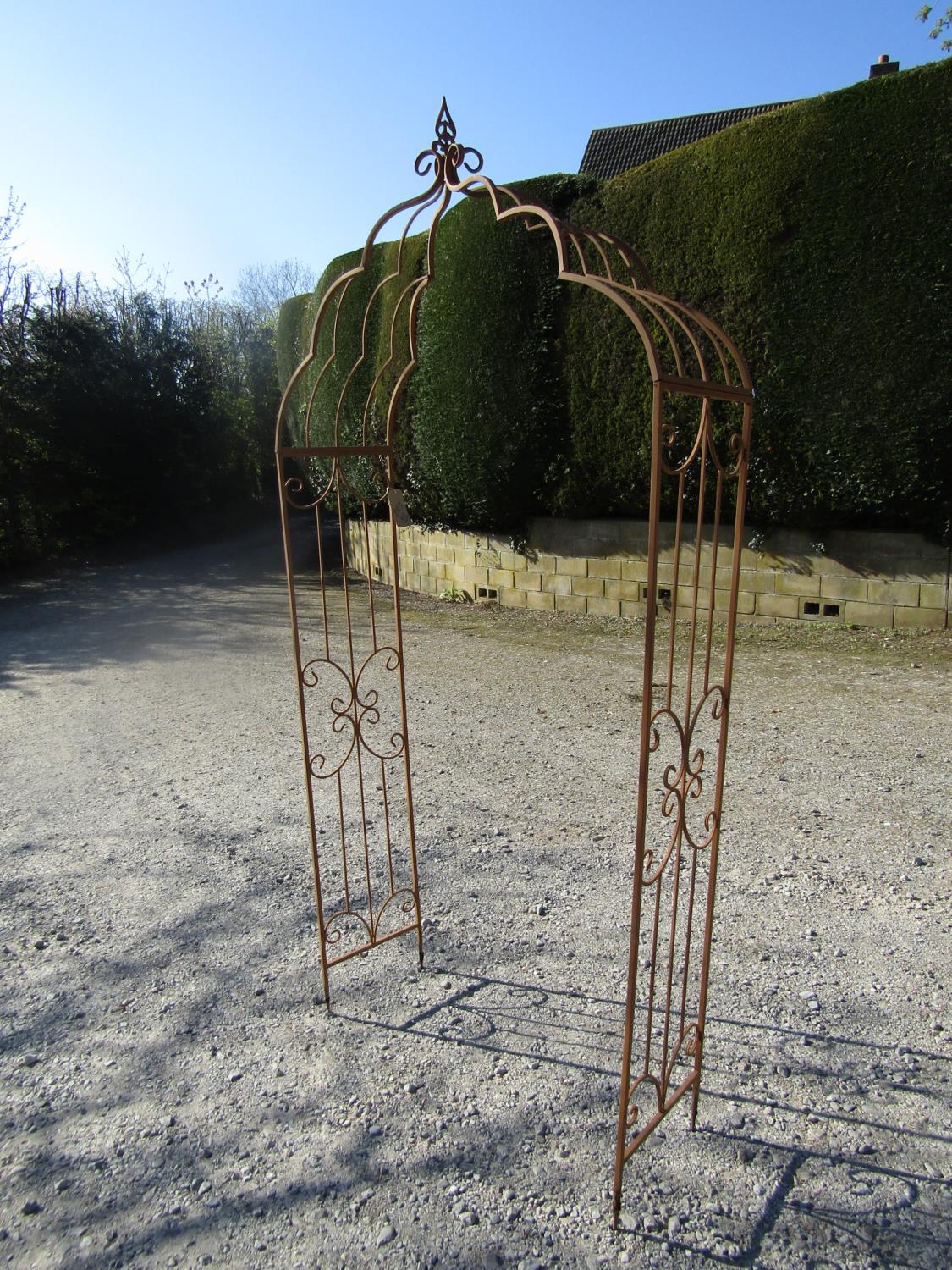 An arched metal arbour/rose arch, 132 cm wide x 230cm high approx - Image 2 of 3