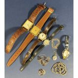 A mixed lot of vintage gents and ladies watches to include a small chrome cased 1930s dress watch,