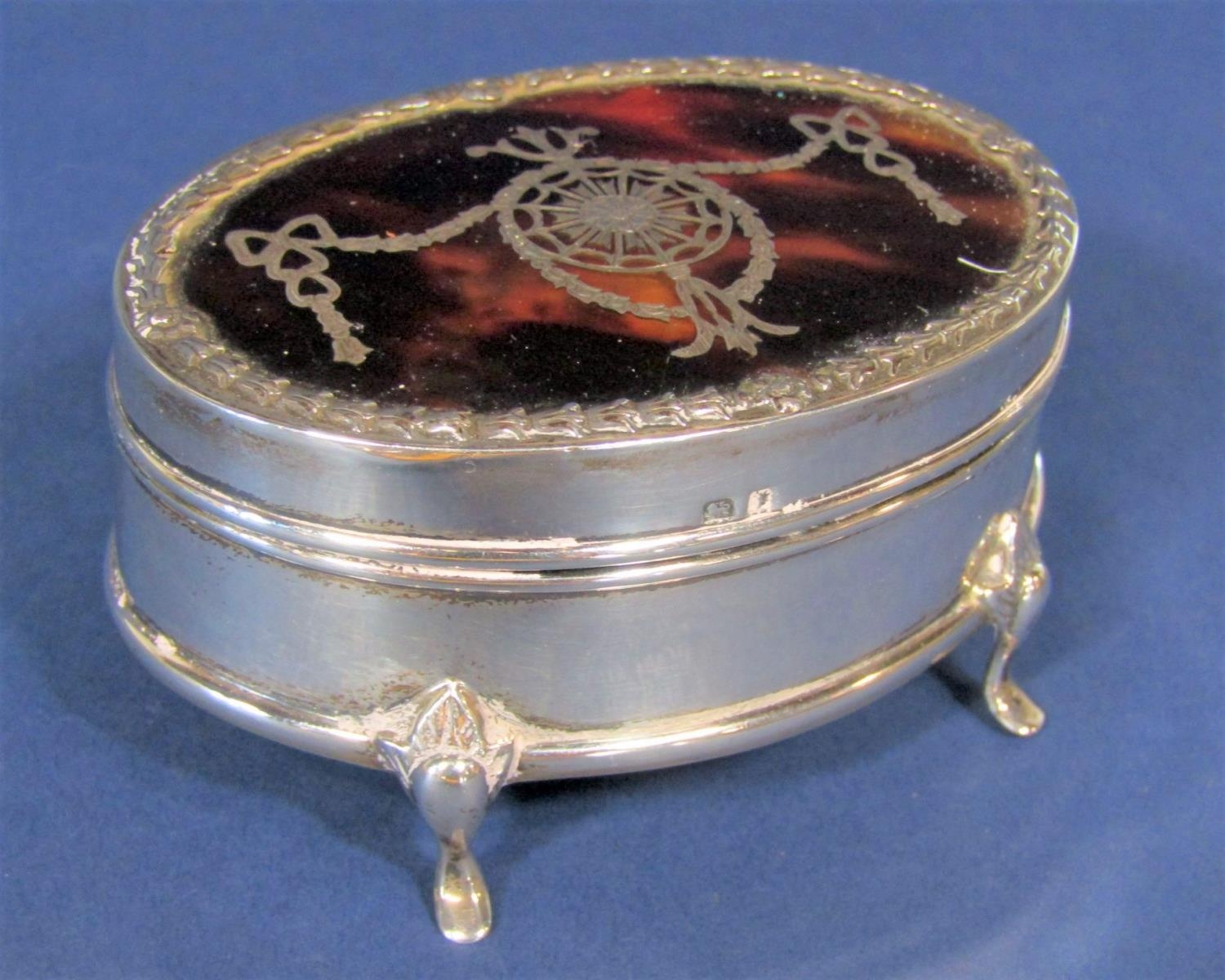 Good quality silver tortoiseshell picquot work jewel box, of oval form, the hinged lid enclosing a - Image 2 of 6