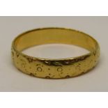 18ct wedding ring, size T/U, 3.5g