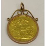 Sovereign dated 1913 in 9ct pendant mount