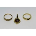 Group of 9ct jewellery comprising two rings and a garnet cluster pendant, 5.5g total (3)