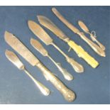 Collection of seven fish and butter knives of various designs, 7.5 oz gross (7)