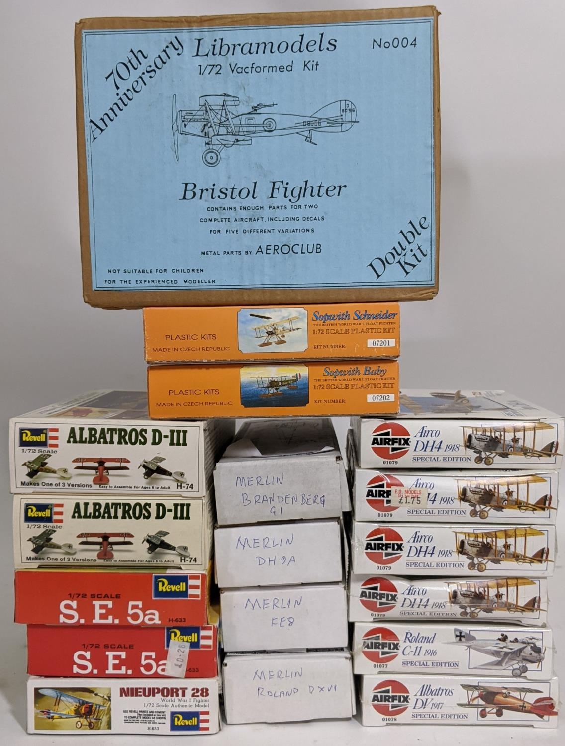 Collection of 24 model aircraft kits od WW1 planes, all believed to be complete and most sealed in