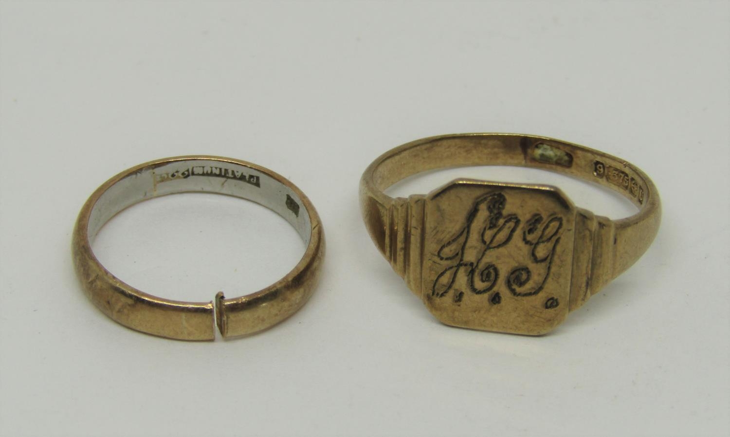 Platinum and 22ct wedding ring, 3.1g (cut) and a 9ct signet ring monogrammed 'H.G.', size Q/R, 2.