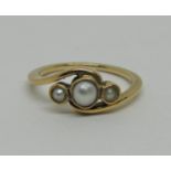 Early 20th century 18ct pearl crossover ring, size M, 3g