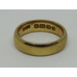 18ct wedding ring, size J/K, 5.8g