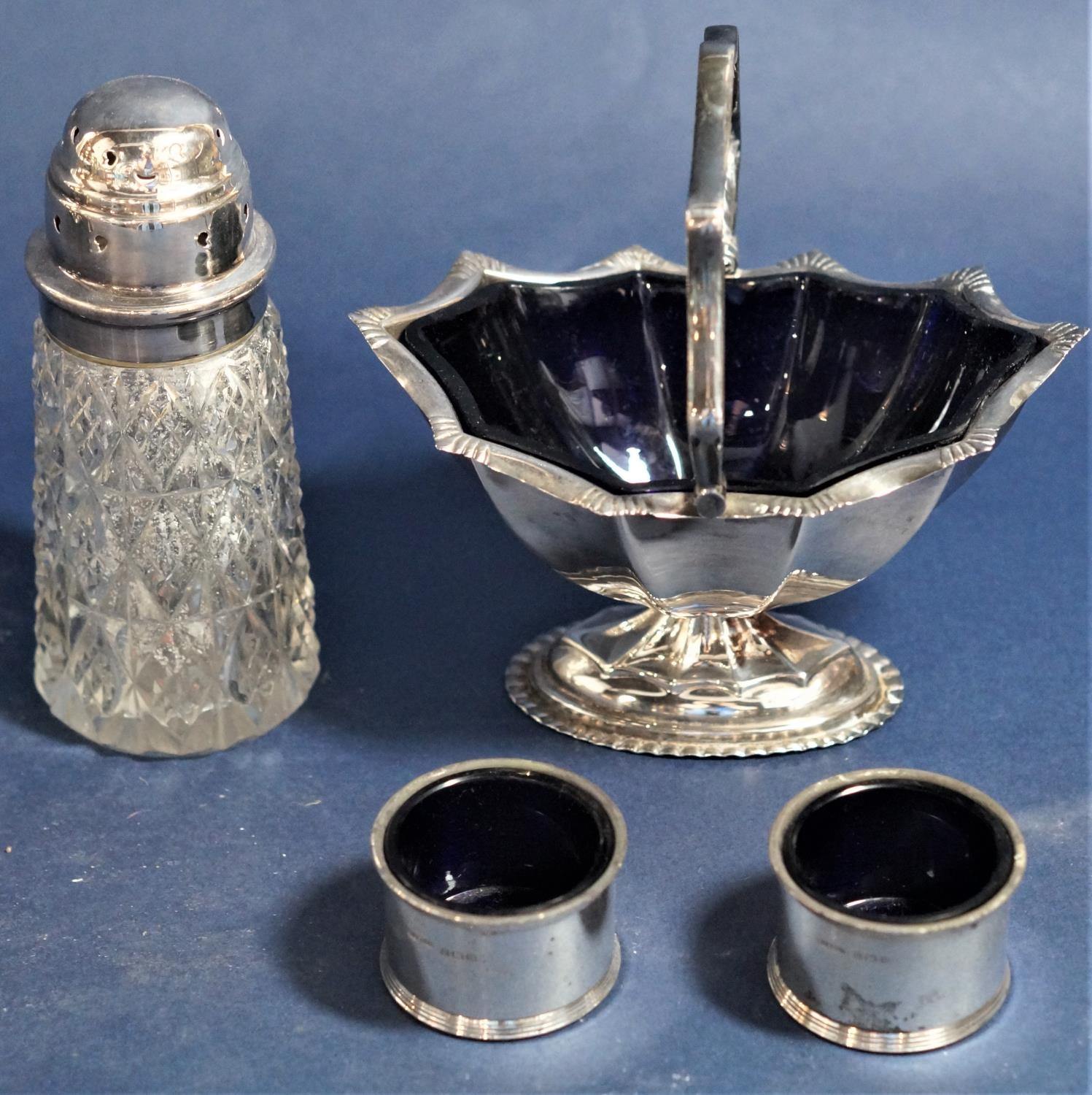 A mixed collection of silver and silver plate comprising a silver ink stand (af) a pair of silver - Image 3 of 7