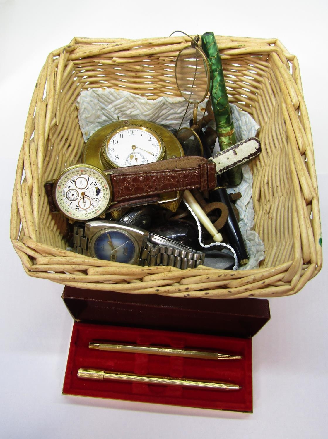 Mixed collection of watches to include a vintage Seiko Automatic TV Dial watch, with textured blue - Image 2 of 3