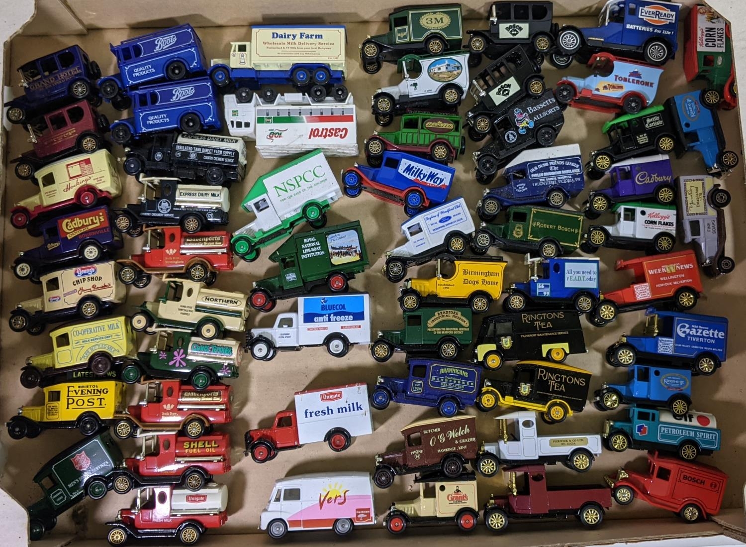 Large quantity of unboxed and unsorted Lledo model vehicles and un-matched empty boxes including - Image 4 of 4