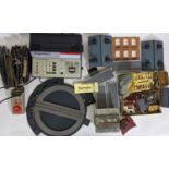 Collection of model rail items including Hornby Zero 1 R950 Master Control Unit with box, Hornby and