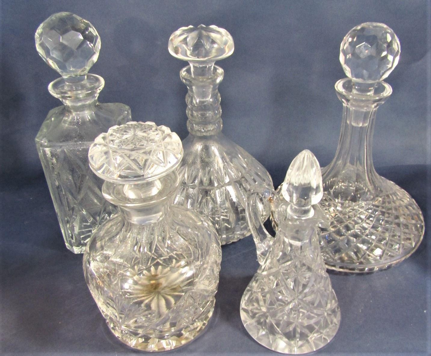 A collection of glassware to include decanters, jugs, bowls, a Murano glass clown, fish and - Image 2 of 9