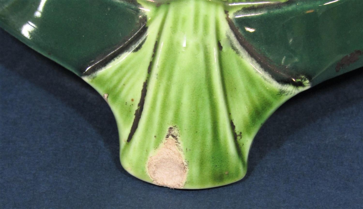 An early 20th century continental Eichwald two handled green ground vase in the art nouveau manner - Bild 2 aus 4