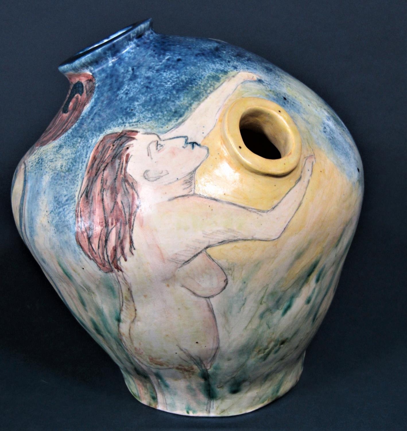 An unusual studio pottery vase by Angela Perrett, Ringwood, Hampshire, modelled with two apertures - Bild 3 aus 3