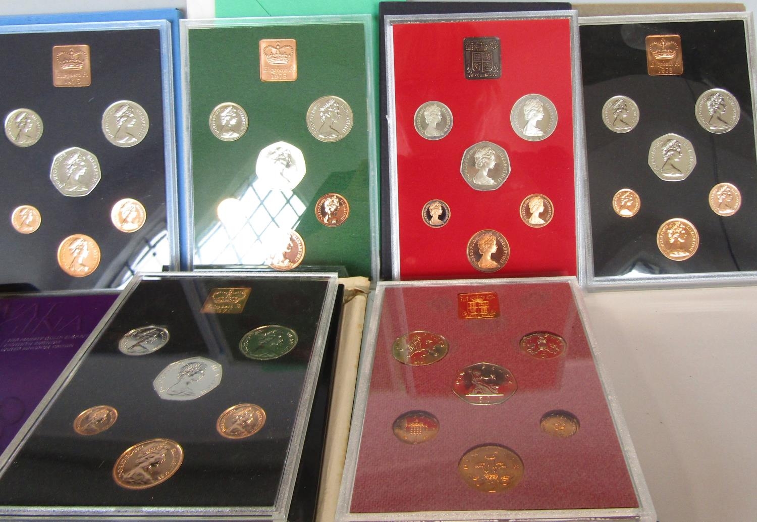 Cased proof coinage 1971, 1972, 1973, 1974, 1975, 1976, 2 x 1977, 1978, 1979 and 1981, all 50p to - Image 2 of 5