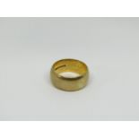 9ct wedding ring, size Q/R, 8.6g