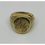 9ct Three Lions signet ring with engraved initials, size V, 9.9g