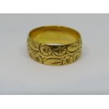 18ct floral cast wedding ring, maker 'CG&S', Birmingham 1963, 6.6g