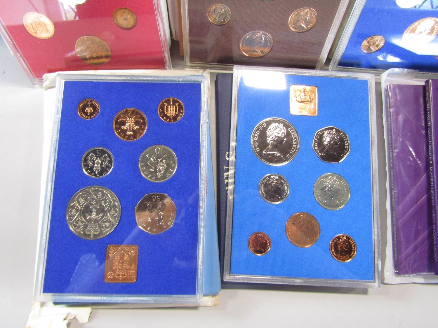 Cased proof coinage 1971, 1972, 1973, 1974, 1975, 1976, 2 x 1977, 1978, 1979 and 1981, all 50p to - Image 5 of 5